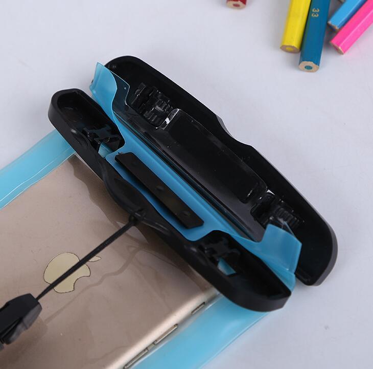 A close up of how the pouch opens at the top
